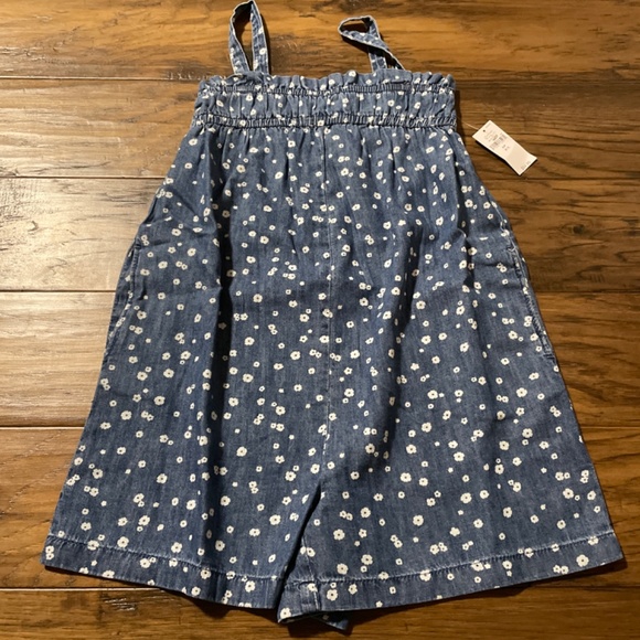 New Gap kids romper chambray smocked ruffle size small 6-7 - Picture 2 of 9